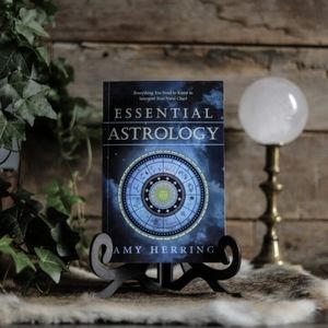 ESSENTIAL ASTROLOGY: EVERYTHING YOU NEED TO KNOW TO INTERPRET YOUR NATAL CHART